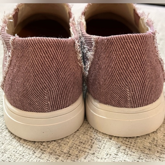 Lucky Brand Women’s Slip-On Sneakers. Size 8. NWOT - Picture 9 of 10